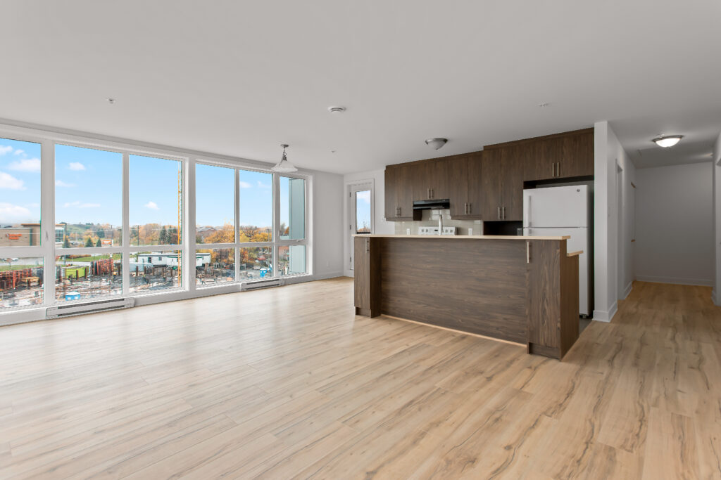 2 Bedroom Condo in Lasalle/Condo de 2 chambres à coucher à Lasalle