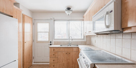 3 Bedroom Duplex in St. Michel/Duplex de 3 chambres à St. Michel